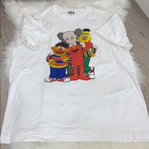 Uníqlo x kaws Sesame Street men’s shirt